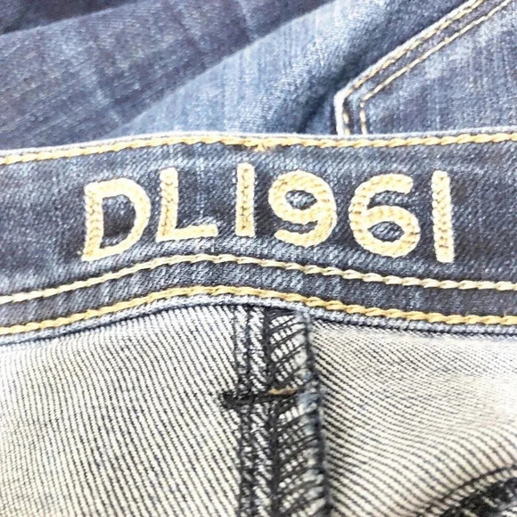 DL1961 Grace High Rise Straight Jeans, Size 26 - Picture 5 of 8